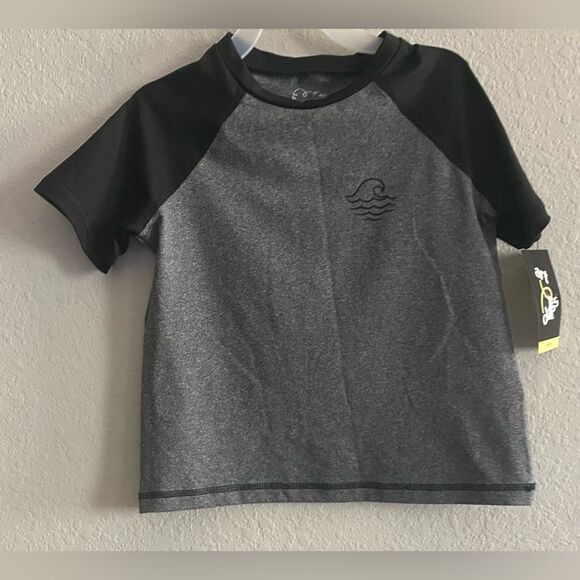 Art class NEW Boy Gray Black Short Sleeve Swim Shirt Size Small (6/7) UPF 50+ - Picture 3 of 6